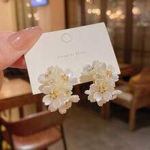 JOJELOO 1Pair White Shell Flower Earrings, Gold Plated With Sparkling Rhinestone, Delicate Floral Studs For Women, Great For Wedding & Daily Wear - Earrings - View 9