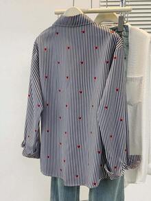 Blusa de mujer con cuello polo, estampado de corazones y rayas - Camisa casual de manga larga con botones, adecuada para uso diario en primavera, verano y otoño - Rayas grises - Ver 3
