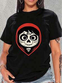 Skull With Red Hood Symbolizing The Connection Between Life And Death And Feminine Inner Strength. Comfortable Casual Women's T-Shirt For Everyday Wear. - 黑色 - 查看 6