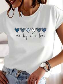 Diseño simple y versátil, camiseta casual de manga corta y cuello redondo para mujer, con un patrón en forma de corazón y la frase "One at a time" impresa, hecha de tela de algodón puro suave, lavable a máquina. Es un artículo de moda imprescindible para la primavera y el verano, muy adecuado para el uso diario. |   Camiseta de cuello redondo |   Tela de algodón puro - Blanco - Ver 1