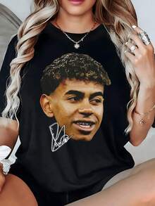 Rostro artístico con expresión serena que refleja confianza iluminación dorada en el cabello y líneas suaves que simbolizan fortaleza interior y autenticidad camiseta de mujer casual moderna cómoda para uso diario - Negro - Ver 1
