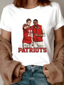 Two Players In Red Uniforms Raise Their Hands Showing Sportsmanship And Teamwork With The Word PATRIOTS Highlighted In Large Letters. Women's Casual Modern Comfortable T-Shirt For Everyday Wear - 白色 - 查看 8