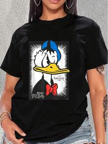 The Print Features A Classic Duck With A Playful Expression And A Red Bow, Symbolizing Humor, Nostalgia, And Joy, Evoking Happy Memories And A Vintage Touch Perfect For A Modern Casual Look. Comfortable And Breathable Women's T-Shirt - 黑色 - 查看 6