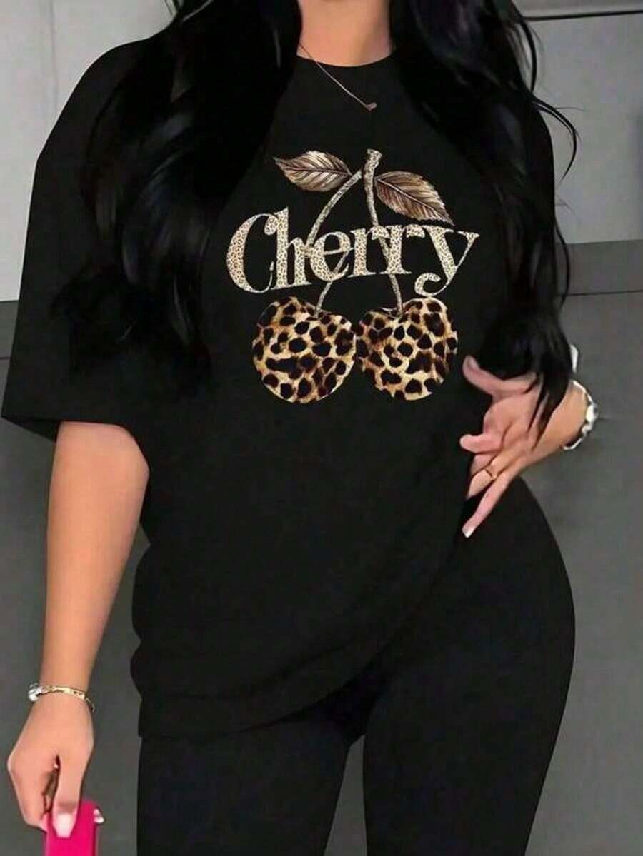 Under The RadarCamiseta Casual de Manga Corta para Mujer - Estampado de Leopardo y Cerezas, Negra con Detalles Dorados Brillantes, Elasticidad Media, Lavable en Máquina, Comodidad Todo el Año-Vintage Street Style Unisex Loose Cotton Short Sleeve Crew Neck T-Shirt - Negro - Ver 1