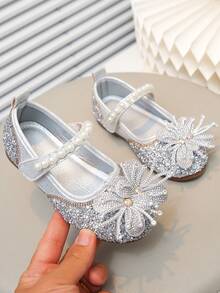 Zapatos de suela blanda con estilo de princesa para niñas, decorados con lazo y perlas, versátiles para uso diario en primavera, verano y otoño, escuela y transporte - Plateado - Ver 1