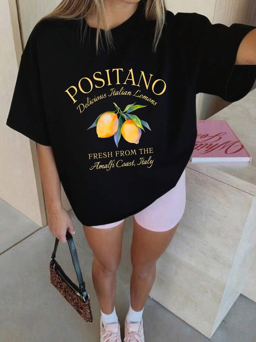 Esta camiseta de manga corta y cuello redondo, de corte holgado, es ideal para el verano. Presenta un divertido y elegante estampado inglés de limones, perfecto para vacaciones, la oficina, salidas, el día a día, citas, fiestas, reuniones y para un estilo urbano. Es una prenda versátil de estilo casual y deportivo, ideal como regalo para diversas ocasiones. - Negro - Ver 1