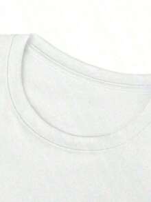 100% Pure Cotton, Breathable And Gentle On The Skin. Classic Crew Neck Design, Slim Fit, And Flattering For All Body Types. Fashionable Print With A Minimalist Style And High-Quality Finish. Unisex Design Perfect For Matching Outfits, Ideal For Everyday Wear, Dates, Leisure, And Streetwear – Versatile And Timeless. - 白色 - 查看 4