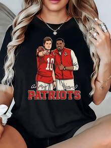 Two Figures In Red Jackets Celebrating Sportsmanship And Friendship With Large Lettering Reflecting Pride And Unity. Comfortable And Modern Casual Women's T-Shirt For Sports Fans. - 黑色 - 查看 8