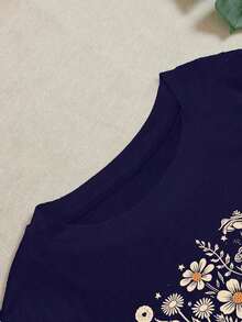 Camiseta de manga corta con estampado floral casual para mujer, camiseta de cuello redondo lisa con encantador patrón de flores para el ocio de las mujeres, color negro - Azul marino - Ver 5