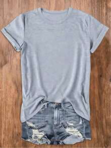 Camiseta Artística con Diseño Floral Translúcido y Estilizado, Pétalos en Degradado Azul y Blanco sobre Fondo Negro, Algodón Suave, Cuello Redondo Casual, Cómoda y Versátil, Estilo Deportivo, Diseño Etéreo de Ensueño para Mujer - Gris Claro - Ver 3