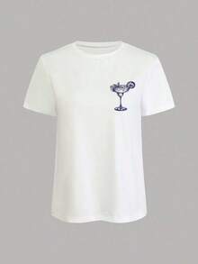 Una camiseta de manga corta para mujer con estilo retro americano, de diseño holgado y estampado (los pantalones son solo sugerencias de estilo). Este artículo sencillo y elegante presenta patrones de texto con temática tropical, siendo un elemento imprescindible para crear un estilo relajado de vacaciones. Es muy adecuado para ocasiones como el Día del Trabajo y el Día de la Independencia de México. La gruesa camiseta multicolor está hecha de 100% algodón con estampados modernos, y es adecuada tanto para hombres como para mujeres. Es un estilo completamente nuevo para primavera/verano/otoño, transpirable y cómodo, sencillo y versátil. - Blanco - Ver 1
