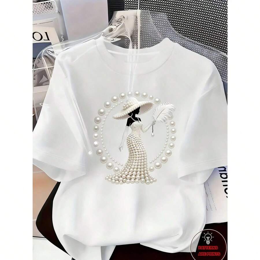 A Combination Of High-End Elegance And Understated Luxury: An Exquisite Printed T-Shirt, Crafted Exclusively For Women. Its Feminine Design Is Adorned With Pearl And Crystal Motifs, Radiating A Refined Sense Of Luxury That Makes It The Perfect Choice For Everyday Wear. - 白色(印花圖案) - 查看 1