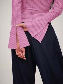 Top con lazo frontal y mangas acampanadas a rayas - Negro - Ver 6