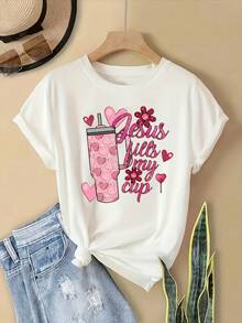 Camiseta casual de San Valentín para mujer, tejido de punto de poliéster 95% y elastano 5%, manga corta, cuello redondo con estampado de corazón y taza, camiseta de moda para todas las estaciones. - Blanco - Ver 2