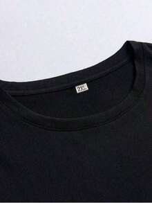 100% Pure Cotton, Breathable And Gentle On The Skin. Classic Crew Neck Design, Slim Fit, And Flattering For All Body Types. Fashionable Print With A Minimalist Style And High-Quality Finish. Unisex Design Perfect For Matching Outfits, Ideal For Everyday Wear, Dates, Leisure, And Streetwear – Versatile And Timeless. - 黑色 - 查看 6