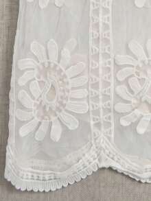 Vestido de playa de manga corta con cuello en V, de encaje transparente y estilo bohemio. Adecuado para la playa, viajes, festivales de música y salidas de verano - Blanco - Ver 10
