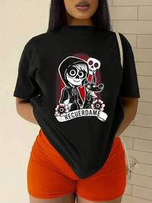 Symbolic Illustration Of A Hooded Skeletal Figure And Its Spirit Dog Representing The Eternal Connection Between Life And Memory, Accompanied By Flowers With The Message "Remember Me" (Women's T-Shirt). - 黑色 - 查看 2