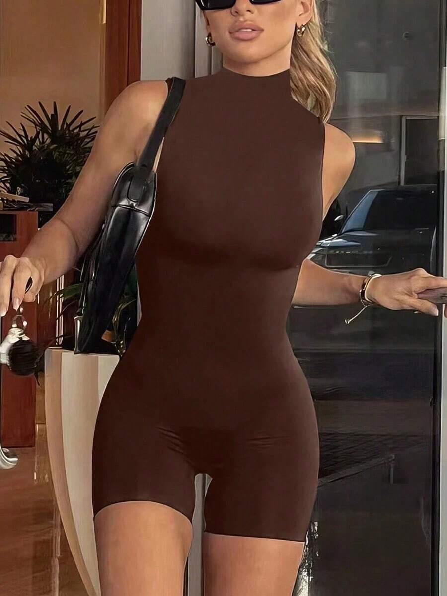 Mono casual de mujer con cremallera frontal, manga corta y cuello alto en unicolor - Café integral - Ver 1