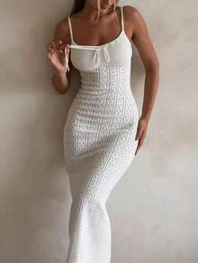 Vestido de punto blanco vintage casual y elegante de Yuwenier, con cuello cuadrado, diseño acanalado, patrón calado, tirantes finos, lazo delantero y abertura, ajustado tipo camisola, adecuado para el Día de San Valentín, vacaciones de verano, playa, boda, festival de música - Blanco - Ver 2