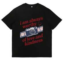 Vintage Graphic T-Shirt With Retro Camera Design 'I Am Always Worthy' With Positive Phrase, Y2K Style, Nostalgic, Comfortable, Casual For Daily Wear, Soft Cotton And Short Sleeve For Summer - 黑色 - 查看 4