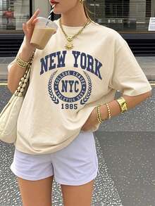 Camiseta de corte holgado con estampado del escudo deportivo "NEW YORK NYC", estilo universitario retro Y2K, ropa urbana, top casual de deporte de ciudad para verano, camiseta con lema vintage de campus para uso diario, diseño único unisex - Albaricoque - Ver 7