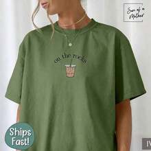Y2K Style,  Style, The Newest Of 2026, Cute Style, Casual Style. 1 Piece Of Women's Plus Size Loose Fit T-Shirt, 100% Cotton, With "On The Rocks" Iced Coffee Print Design, Perfect For Coffee Shop Visits, Morning Commutes And Everyday Wear For Coffee Lovers, Showing The Casual Attitude Of American Coffee Culture, 180g (S-XXXL). - 綠色 - 查看 12