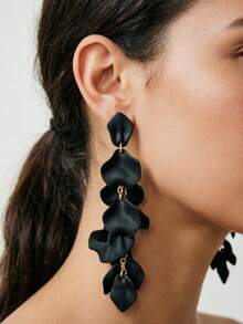 Romantic Geometric Petal Tassel Long Earrings, Casual Versatile Minimalist Mori Style, European And American Popular - Black - View 1