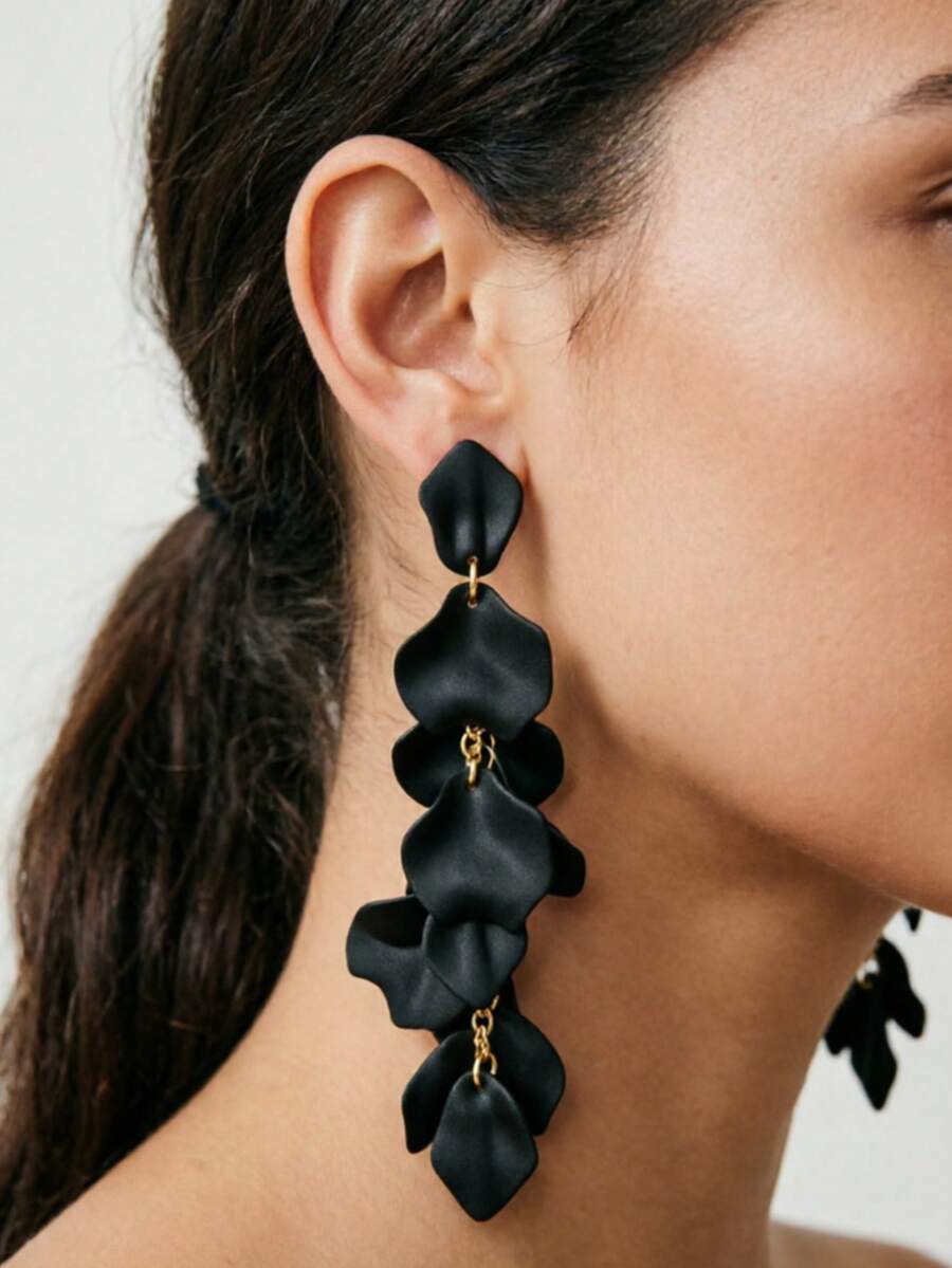 Romantic Geometric Petal Tassel Long Earrings, Casual Versatile Minimalist Mori Style, European And American Popular - Black - View 1