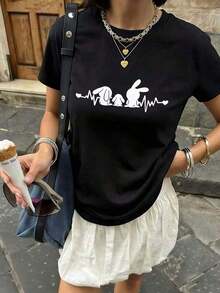 Camiseta Oversize de Mujer con Diseño Simples y Versátiles, Gráfico de ECG de Corazón de Conejo, Cuello Redondo Casual, Manga Corta, Corte Holgado, Ropa Urbana para Amantes de Conejos y Mamás, para Uso Diario, Regalo del Día de la Madre, Atuendo Casual de Verano, Camiseta de Algodón. - Negro - Ver 1