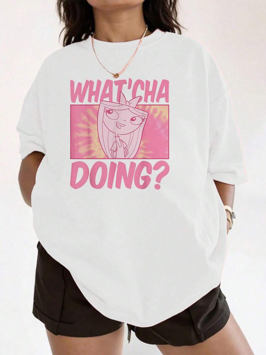 Fun Graphic With A Smiling Female Cartoon Character And The Text WHAT'CHA DOING Conveys Curiosity And Youthful Energy. Comfortable Casual Women's T-Shirt For Everyday Wear And Relaxed Moments. - 白色 - 查看 1