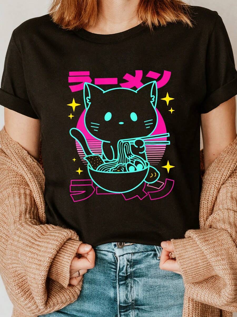 Camiseta Retro de Anime Japonés para Mujer con Estampado de Gato Ramen - Diseño Divertido de Gato comiendo Ramen con Estrellas y Texto en Japonés, Cuello Redondo Manga Corta Suave, Ligera para Verano y Primavera, Tejido Transpirable, Lavable a Máquina, Moda Casual - Negro - Ver 1