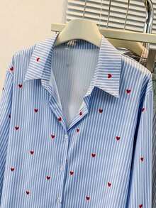 Blusa de mujer con cuello polo, estampado de corazones y rayas - Camisa casual de manga larga con botones, adecuada para uso diario en primavera, verano y otoño - Rayas azules - Ver 8