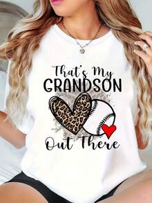1 Piece Women's Funny Baseball Print T-Shirt "There's My Grandson" - 100% Soft, Breathable, Lightweight, Crew Neck, Short Sleeve, Leopard Heart Print And Baseball Design - A Gift For Grandmothers To Give To Their Grandchildren, Suitable As A Casual Summer Top For Grandchildren Fans, 180g 100% Cotton. - 白色 - 查看 1
