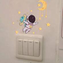 1张夜光墙贴，2D宇航员和星星图案，发光太空头盔艺术贴纸，适用于儿童男孩卧室、婴儿房或卧室装饰 - 藍光 - 查看 10
