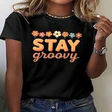 One Piece, A Classic And Versatile Pure Cotton Short-Sleeved T-Shirt, Ideal For Any Season. Features A STAY Groovy Print Design For Women, Offering A Modern And Stylish Look. - 黑色 - 查看 2