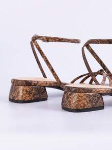 Sandalias de tacón bajo para mujer, punta cuadrada, punta abierta, tacón grueso, sin espalda, con correa, moda versátil para uso casual - piel de serpiente - Ver 4