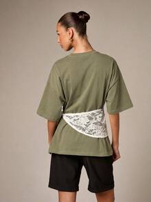 Blusa casual de uso diario con cuello redondo, mangas cortas, detalles de encaje y un cinturón decorativo blanco - Verde militar - Ver 2