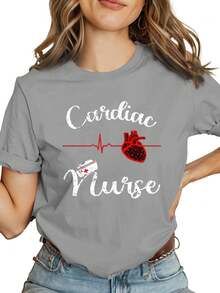 Comfortable And Stylish Women's T-Shirt Featuring A 'Nurse Heart, Heart Attack, Heartbeat, ECG, Text, And Heart Pattern' Design. Modern, Ideal For A Gift, Fashionable, Retro, Breathable, And Casual. Crew Neck, Regular Fit. Machine Washable. This Printed T-Shirt Is Suitable For All Occasions. SFON - 灰色的 - 查看 1