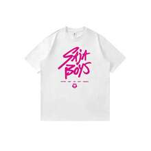 Camiseta unisex estilo urbano informal de verano con estampado de dibujos animados de anime y logo de grupo K-pop Shifts Boys. - Blanco - Ver 1
