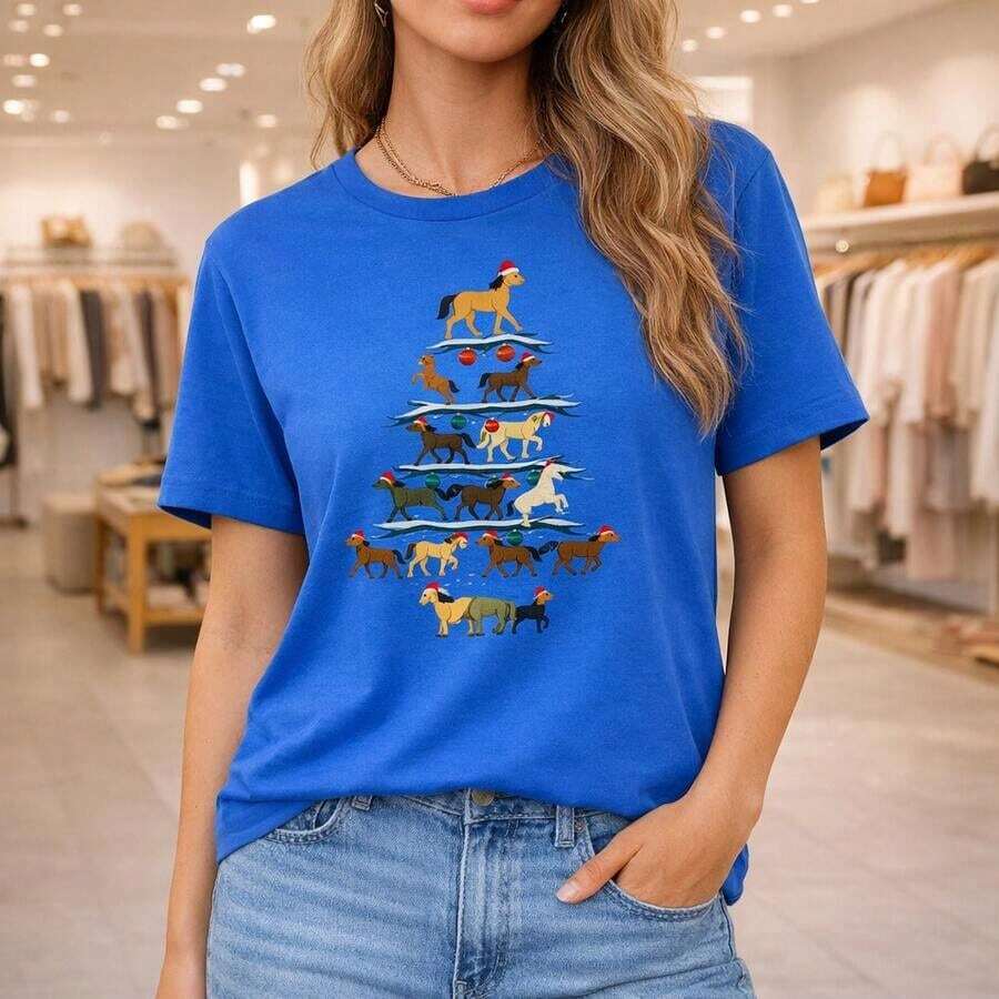 Camiseta de algodón con estampado de árbol de Navidad y caballo para mujer de talla grande, top casual de manga corta con cuello redondo para las fiestas, camiseta holgada con diseño festivo para fiestas navideñas, cómoda camiseta navideña de talla grande adecuada para primavera, verano y otoño. - Azul - Ver 1