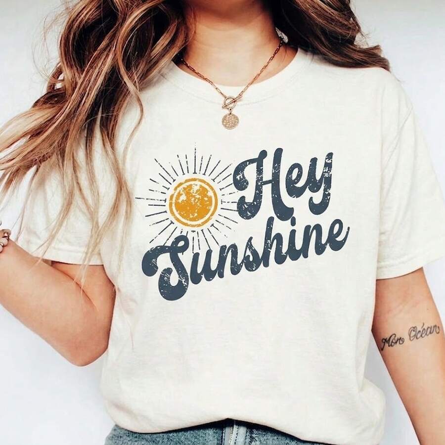 Playera Oversize para Mujer "Hey Sunshine" Estampado Sol Retro, Cuello Redondo, Manga Corta Casual - Blanco - Ver 1
