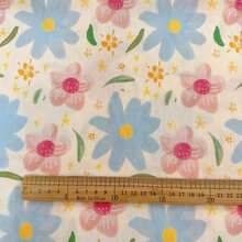 0,5m/1m/2m/3m/5m Tecido de Algodão com Estampa Floral em Aquarela Suave, Padrão de Flores Pintadas à Mão em Rosa e Azul, Têxtil Respirável para Vestidos, Roupas, Acolchoados, Decoração Doméstica e Costura DIY, Largura de 145cm, Múltiplos Tamanhos Disponíveis - Campos de flores rosa e azul - Visão 4
