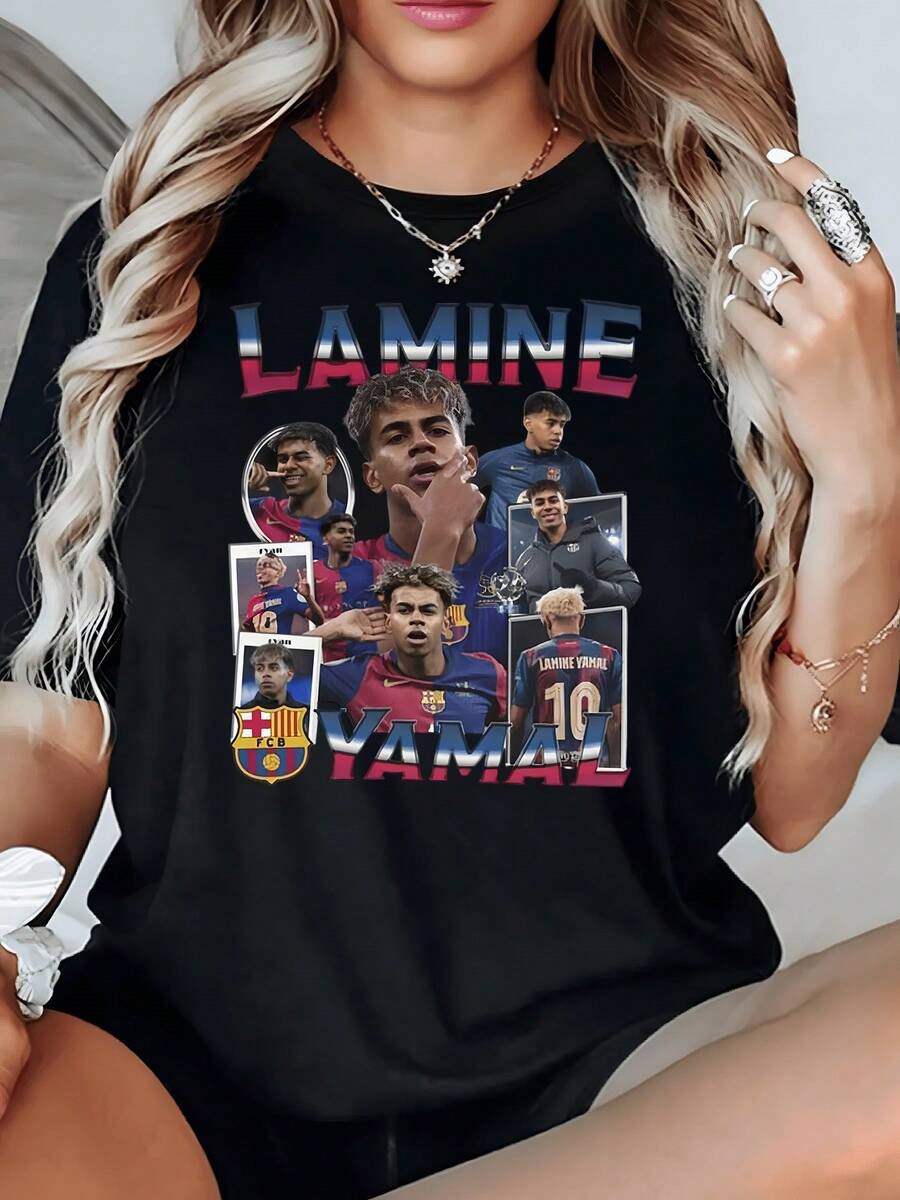 Players Celebrating The Passion Of Football With Energy And Pride, Representing The Team's Sporting Spirit In Every Move. Comfortable, Modern, Casual Women's T-Shirt For Sports Fans. - 黑色 - 查看 1