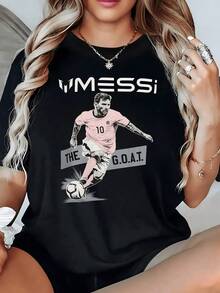 Figure Of A Footballer In Action Symbolizing Passion, Effort, And Excellence In The Sport, Inspiring Energy And Motivation. Modern, Casual, Comfortable Women's T-Shirt For Everyday Wear. - 黑色 - 查看 1