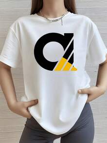Símbolo geométrico grande con forma de letra moderna en negro y amarillo que representa energía equilibrio y confianza ideal para un look urbano camiseta de mujer casual cómoda y moderna - Blanco - Ver 8