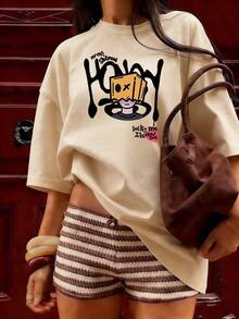 Camiseta con Personaje de Dibujo con Caja en la Cabeza y Grafiti,Camiseta de manga corta de moda para primavera y verano de 2026, hecha en México, 180 gramos. Estampado de dibujos animados, modelo de pareja, apta para uso interior o exterior. Cuello redondo, unisex, ideal para oficina y ocio. Paquete de una pieza. - APR-P631577SLNDXZGY353 - Ver 4