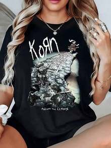 Ni?os jugando rayuela sobre un sendero de piedra que se desvanece en un abismo creando una escena surreal y misteriosa camiseta de mujer 100% algodón 220g - Negro - Ver 2