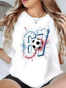 Números llenos de energía con una pelota de fútbol en el centro transmiten pasión y espíritu deportivo para las fanáticas del deporte camiseta de mujer casual moderna y cómoda para uso diario - Blanco - Ver 1