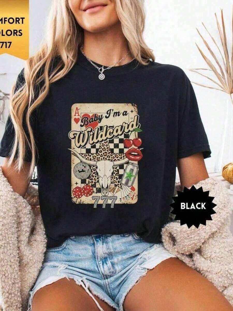 Women's Top - One-Piece Unisex Short-Sleeved Crew Neck T-Shirt, Loose Fit, 180gsm, Designed By Y2K Artists In The Bababask Style, Made From 100% Pure Cotton. They Are Casual And Versatile, Suitable For Streetwear, Everyday Outings, Camping, Concerts, Hip-Hop, Rock, And Rap Events, And Feature Celebrity-Inspired Designs. Ideal For Festivals, Autumn, And Year-Round Wear. Ace Of Cards Skull Leopard Dice Stars Seven 2026 - 黑色 - 查看 1