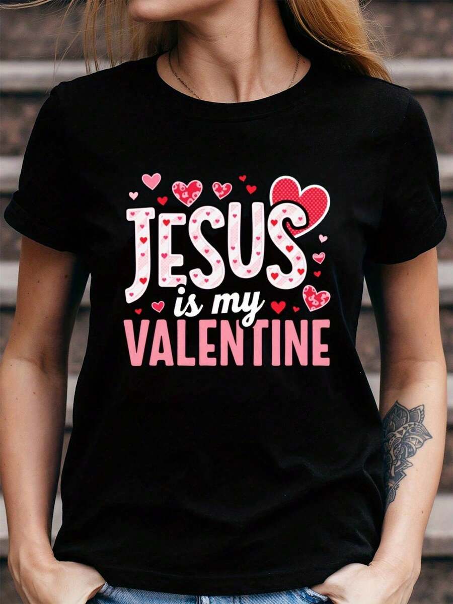 Women's Christian Faith T-Shirt "She Is My Valentine" - Pink Heart And Letter Print - Soft Crew Neck, Short Sleeve, Casual Top - Religious Valentine's Day Gift For Her - Limited Time Offer - Suitable For All Seasons - "Loves You" Design - Perfect For - 黑色 - 查看 1